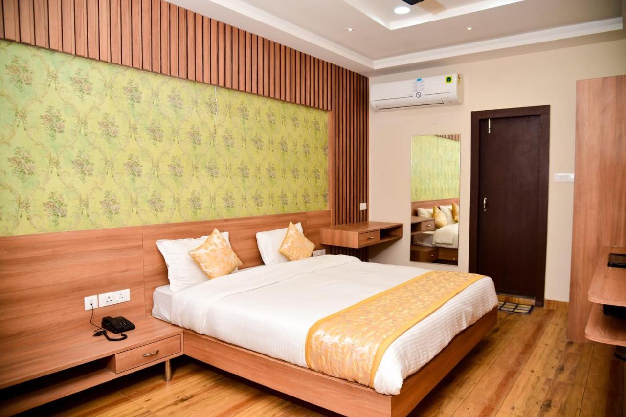 לקנאו Hotel Olive Crown מראה חיצוני תמונה