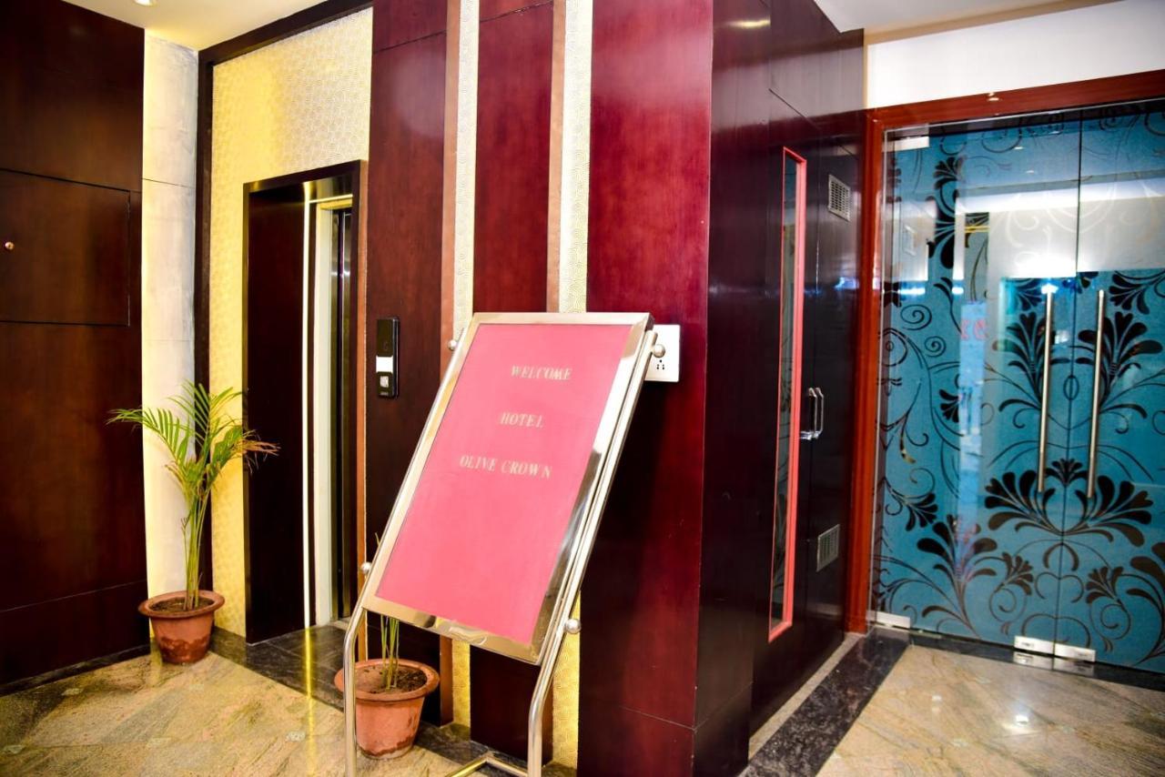 לקנאו Hotel Olive Crown מראה חיצוני תמונה