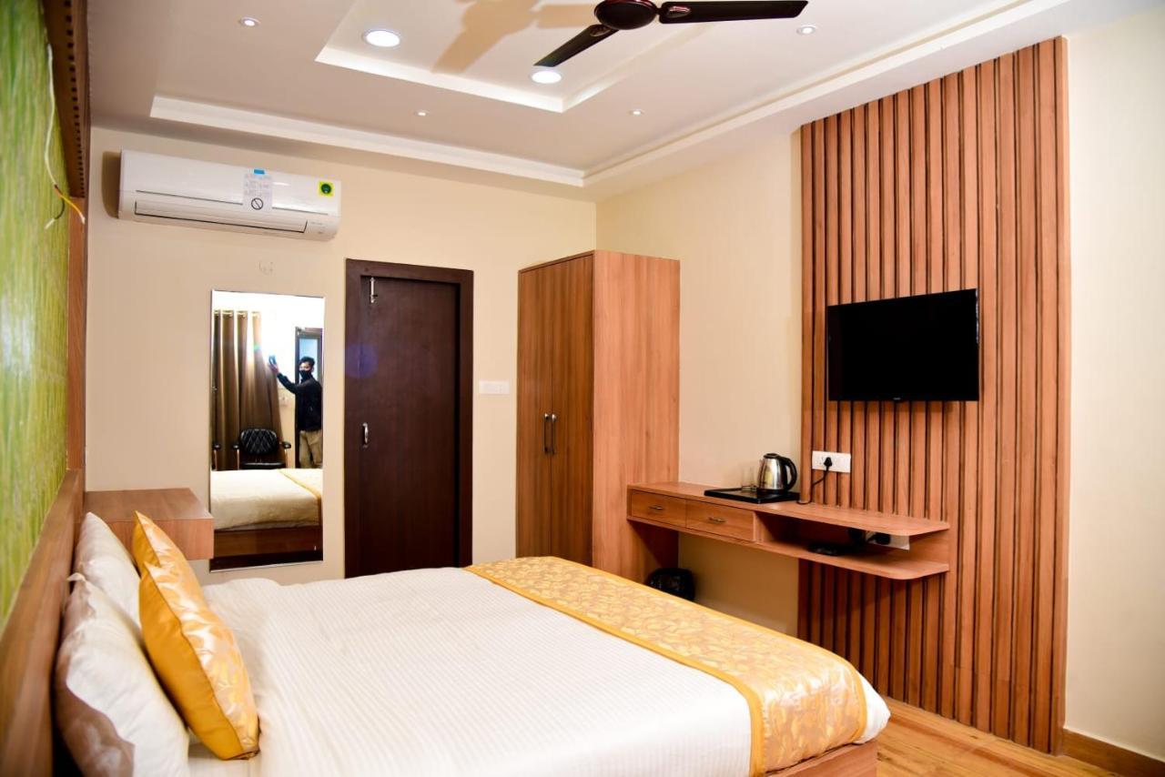 לקנאו Hotel Olive Crown מראה חיצוני תמונה