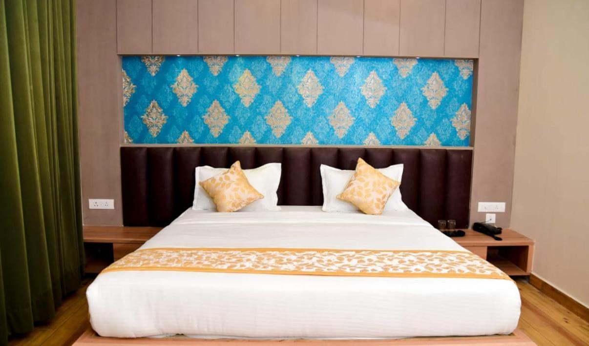 לקנאו Hotel Olive Crown מראה חיצוני תמונה