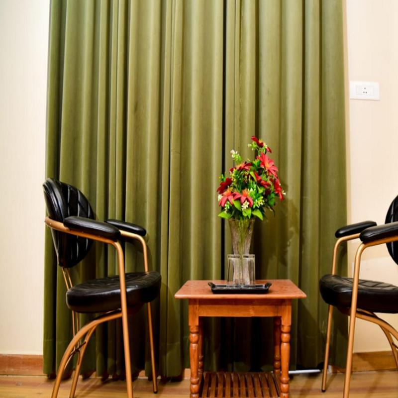 לקנאו Hotel Olive Crown מראה חיצוני תמונה