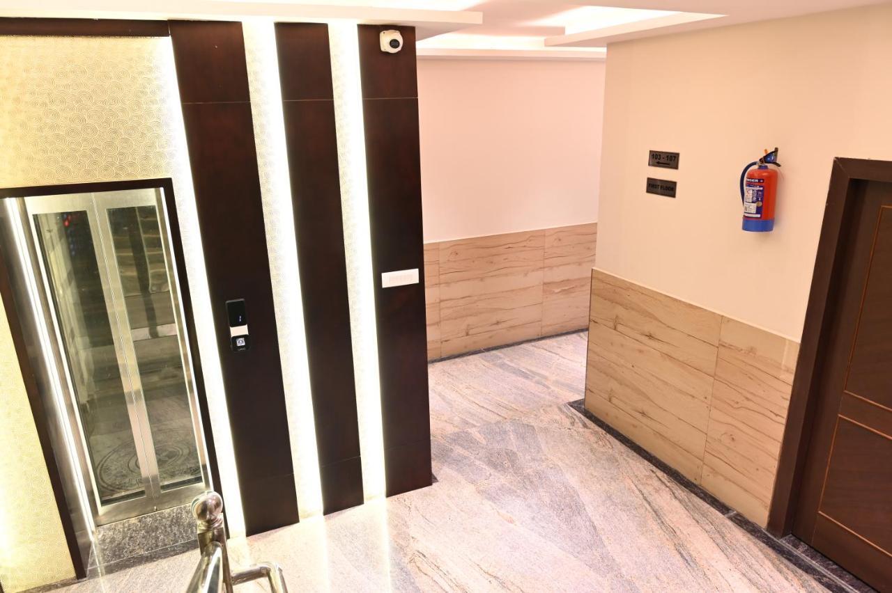 לקנאו Hotel Olive Crown מראה חיצוני תמונה