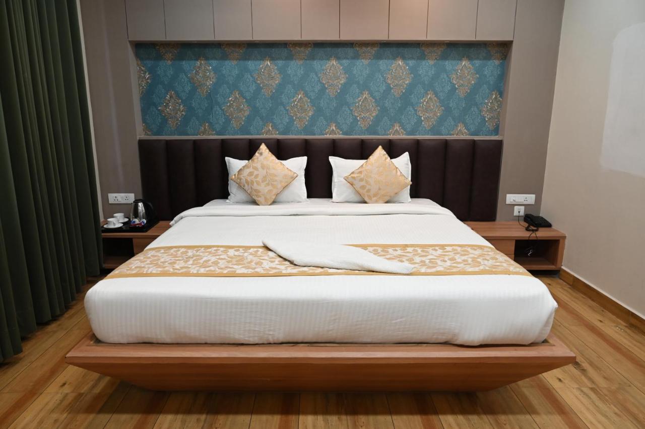 לקנאו Hotel Olive Crown מראה חיצוני תמונה